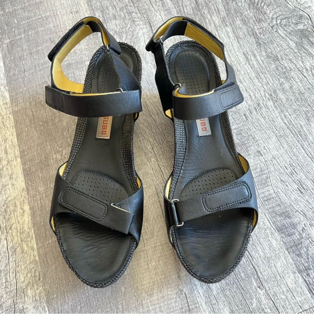 Tsubo Leather Wedges Ankle Strap Sandals Size 10 Black